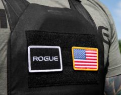 Rogue Fitness - Rouge Plate Carrier súlymellény - 12.5kg súly (2x6.25kg), 4 db patch - Fekete
