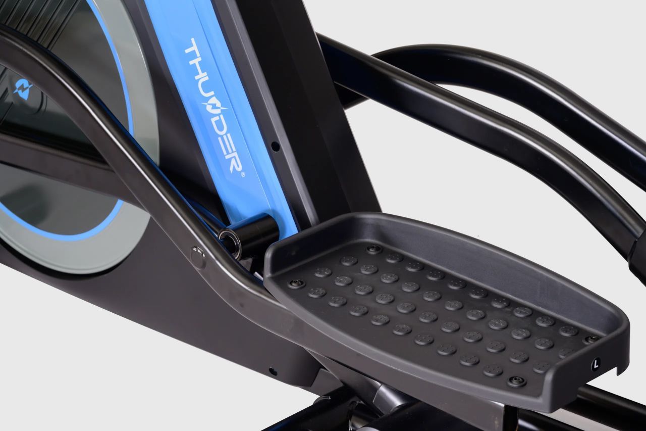 THUNDER - BLAZE ELLIPTICAL TRAINER - PROFI FRONTHAJTÁSÚ ELLIPSZIS TRÉNER, 130 KG TERHELHETŐSÉG THUNDER - BLAZE ELLIPTICAL TRAINER - PROFI FRONTHAJTÁSÚ ELLIPSZIS TRÉNER, 130 KG TERHELHETŐSÉG