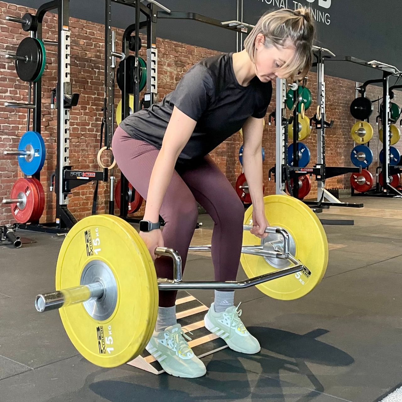 PERFORM BETTER - PB STRONG SQUAT BOARD - GUGGÓLÓ PADLÓ PERFORM BETTER - PB STRONG SQUAT BOARD - GUGGÓLÓ PADLÓ